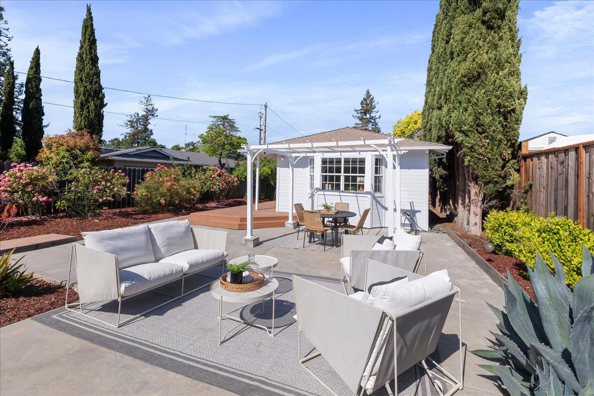Detail Gallery Image 23 of 31 For 244 Hillview Ave, Redwood City,  CA 94062 - 3 Beds | 2 Baths