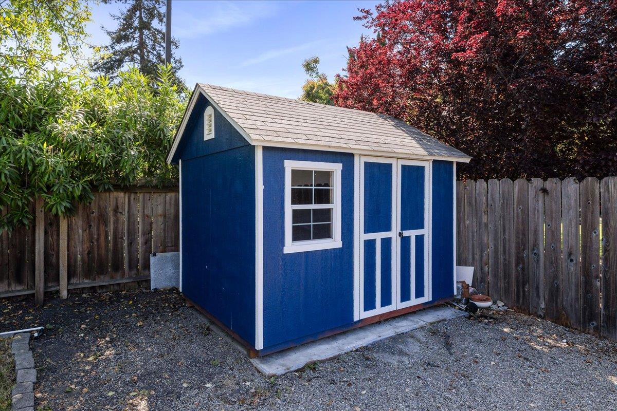 Detail Gallery Image 26 of 31 For 244 Hillview Ave, Redwood City,  CA 94062 - 3 Beds | 2 Baths
