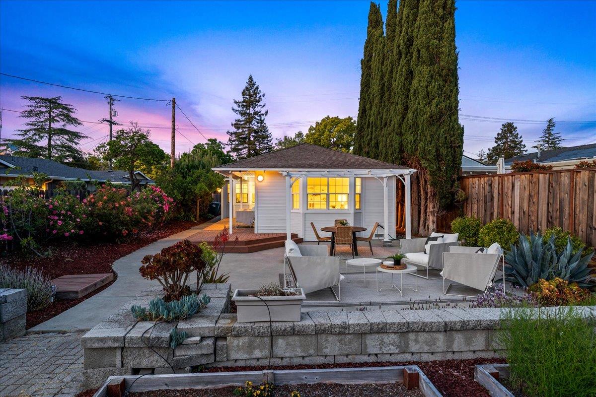 Detail Gallery Image 27 of 31 For 244 Hillview Ave, Redwood City,  CA 94062 - 3 Beds | 2 Baths
