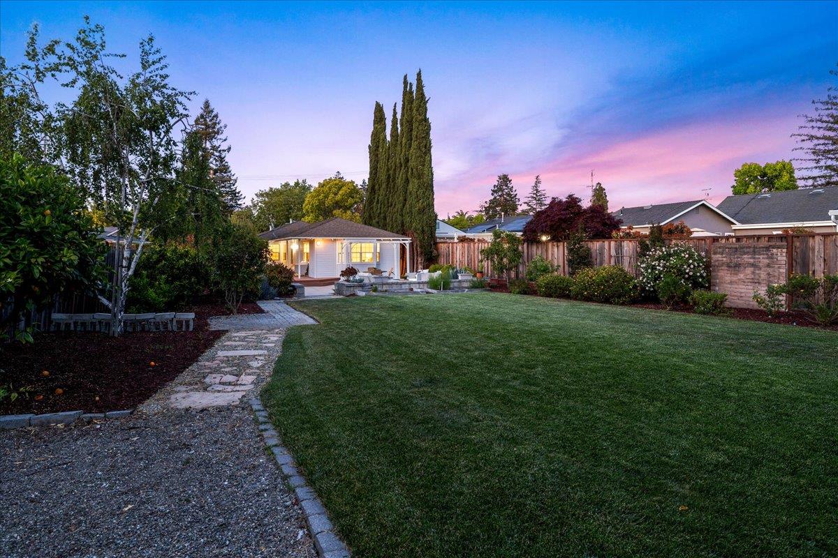 Detail Gallery Image 30 of 31 For 244 Hillview Ave, Redwood City,  CA 94062 - 3 Beds | 2 Baths