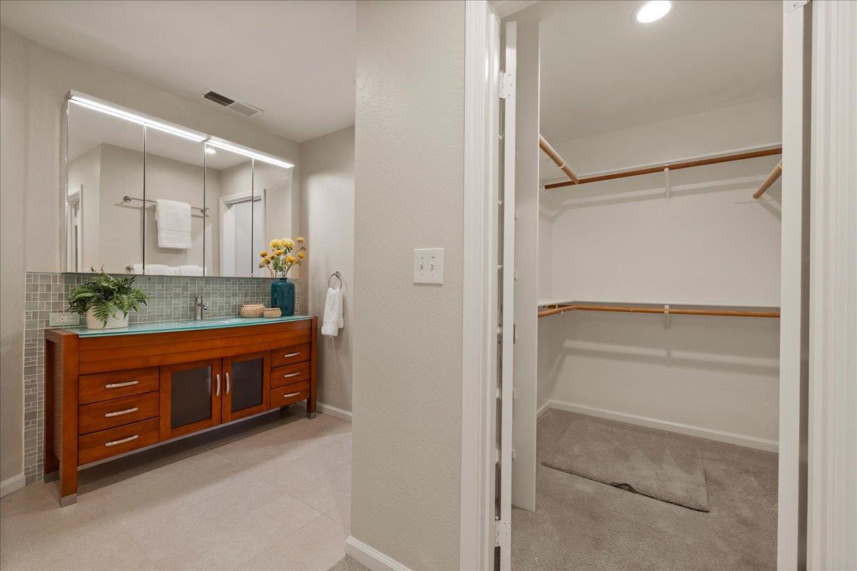 Detail Gallery Image 8 of 31 For 244 Hillview Ave, Redwood City,  CA 94062 - 3 Beds | 2 Baths