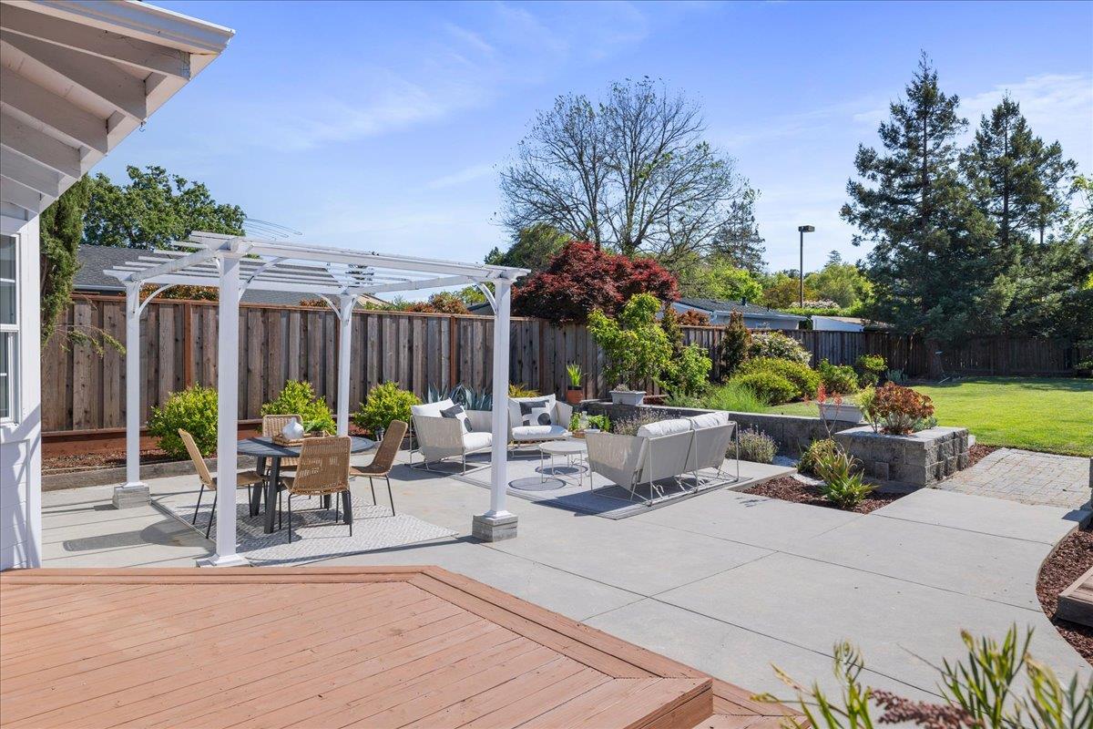 Detail Gallery Image 9 of 31 For 244 Hillview Ave, Redwood City,  CA 94062 - 3 Beds | 2 Baths