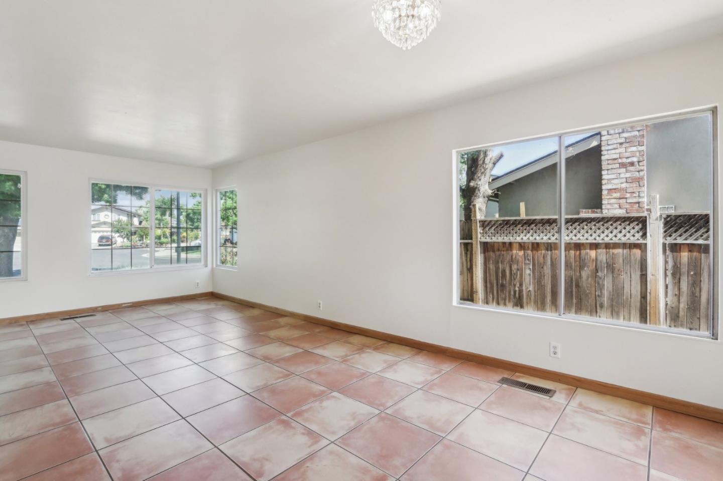 Detail Gallery Image 12 of 40 For 7433 Crawford Dr, Gilroy,  CA 95020 - 4 Beds | 2/1 Baths