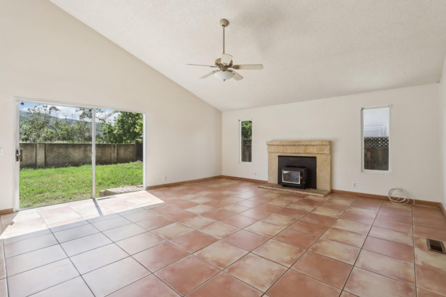 Detail Gallery Image 6 of 40 For 7433 Crawford Dr, Gilroy,  CA 95020 - 4 Beds | 2/1 Baths