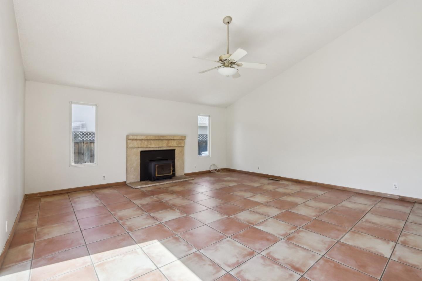 Detail Gallery Image 7 of 40 For 7433 Crawford Dr, Gilroy,  CA 95020 - 4 Beds | 2/1 Baths