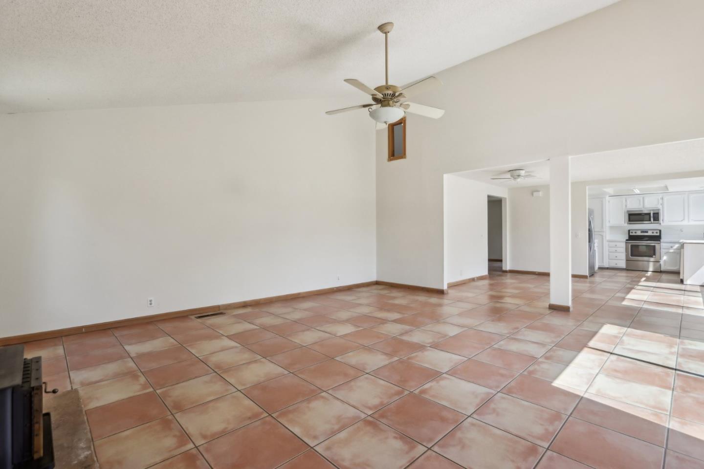 Detail Gallery Image 8 of 40 For 7433 Crawford Dr, Gilroy,  CA 95020 - 4 Beds | 2/1 Baths