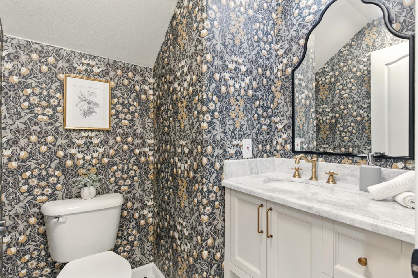 Detail Gallery Image 63 of 116 For 1435 Rosecrest Ter, San Jose,  CA 95126 - 5 Beds | 3/1 Baths