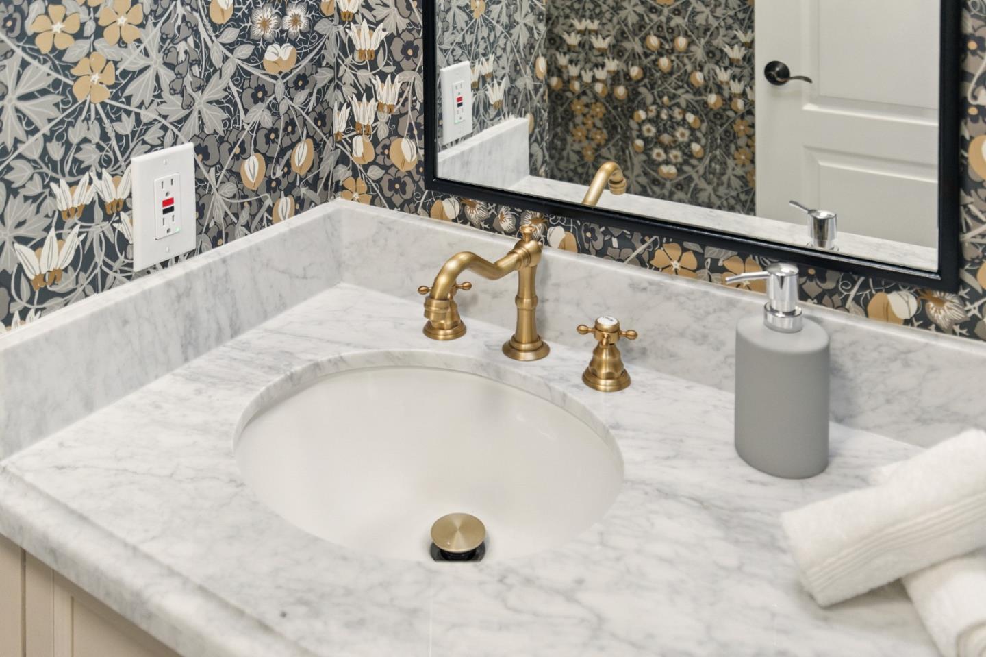 Detail Gallery Image 64 of 116 For 1435 Rosecrest Ter, San Jose,  CA 95126 - 5 Beds | 3/1 Baths