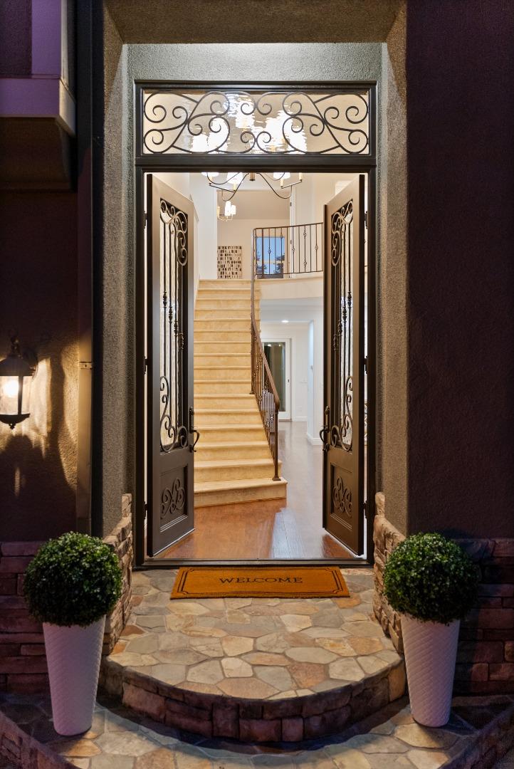 Detail Gallery Image 78 of 116 For 1435 Rosecrest Ter, San Jose,  CA 95126 - 5 Beds | 3/1 Baths