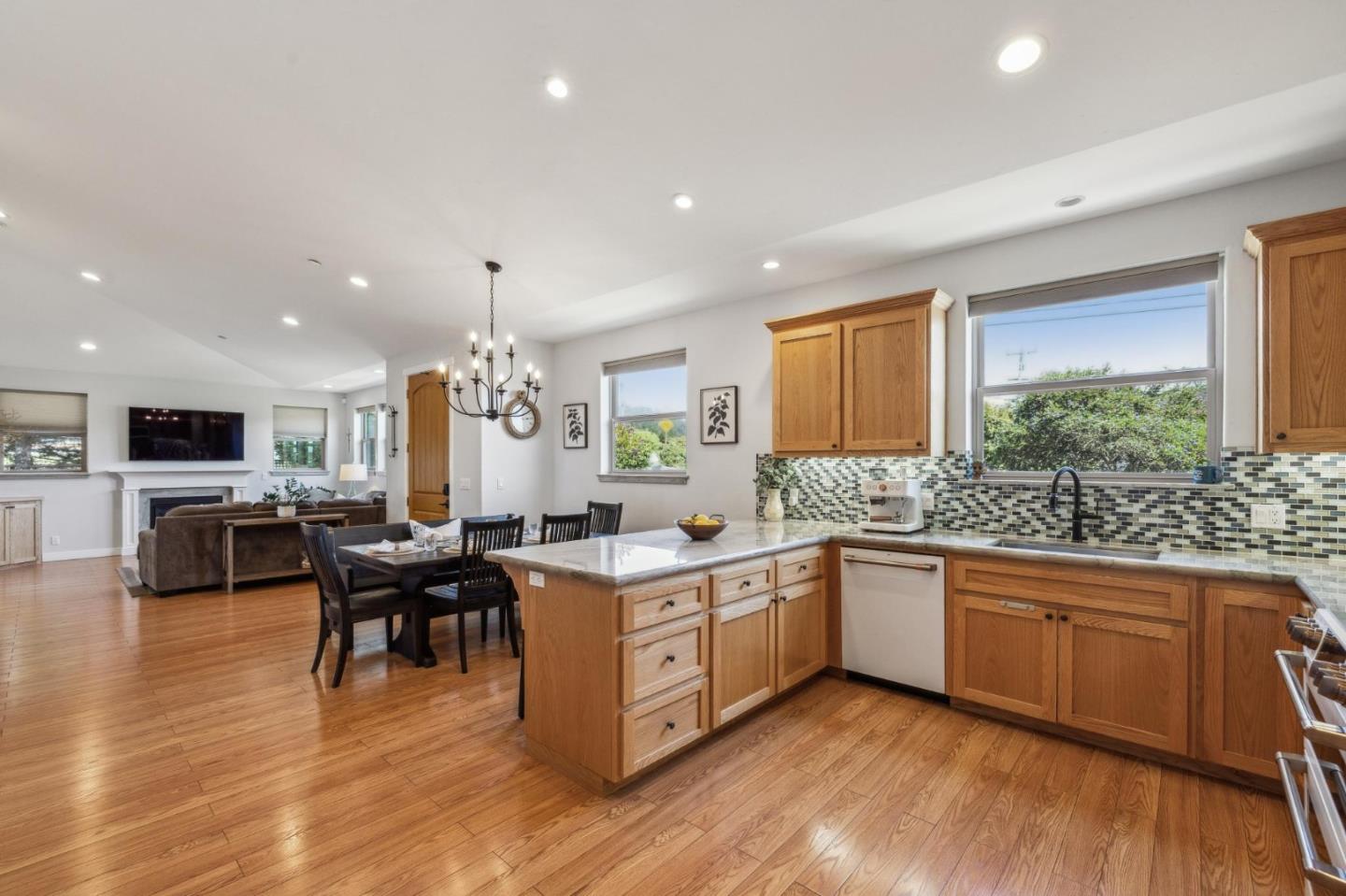 Detail Gallery Image 14 of 41 For 456 Grand Blvd, Half Moon Bay,  CA 94019 - 3 Beds | 2 Baths