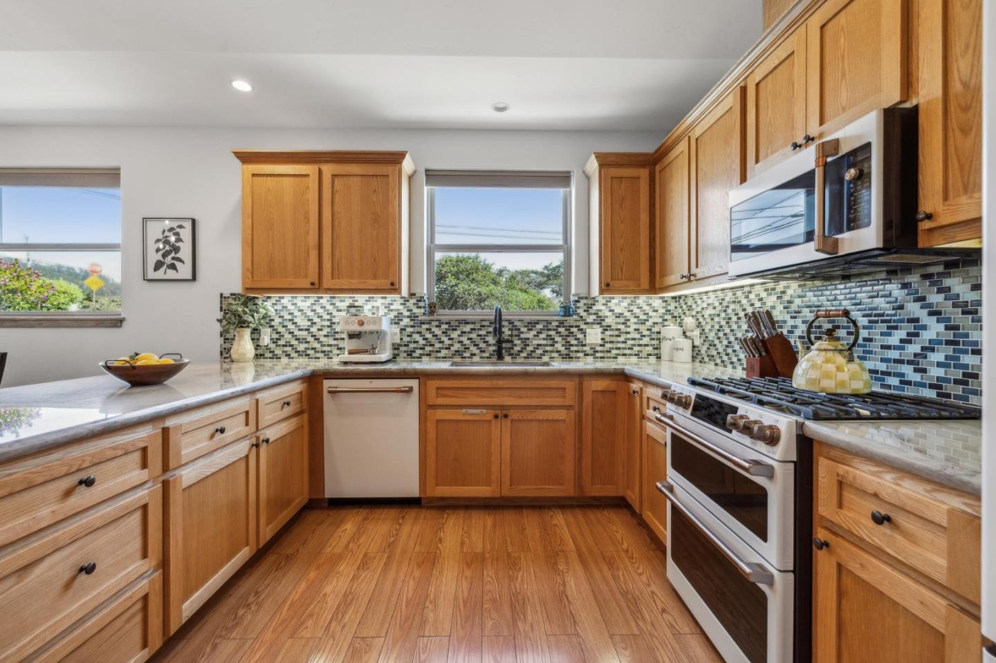 Detail Gallery Image 16 of 41 For 456 Grand Blvd, Half Moon Bay,  CA 94019 - 3 Beds | 2 Baths