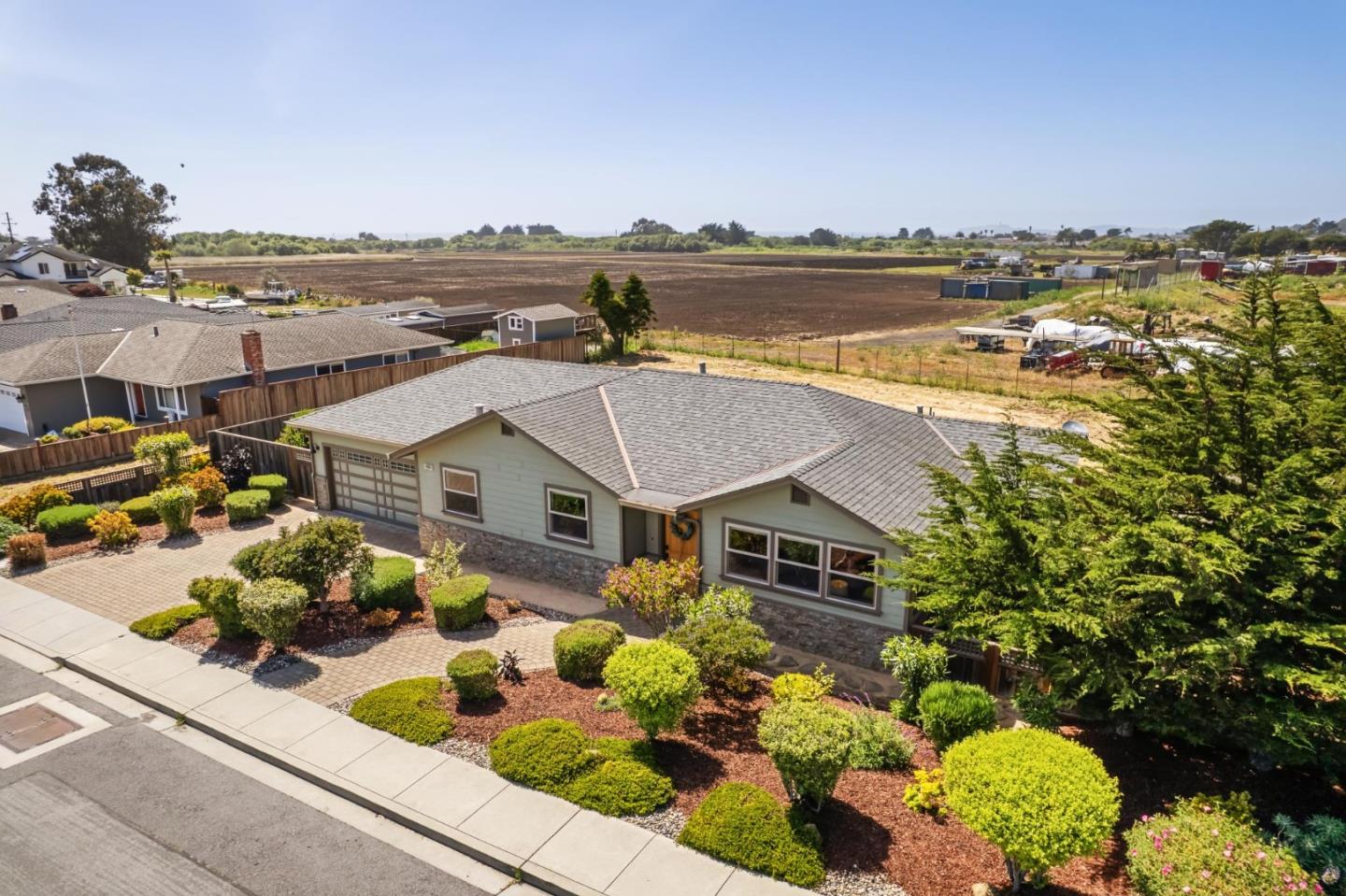 Detail Gallery Image 2 of 41 For 456 Grand Blvd, Half Moon Bay,  CA 94019 - 3 Beds | 2 Baths