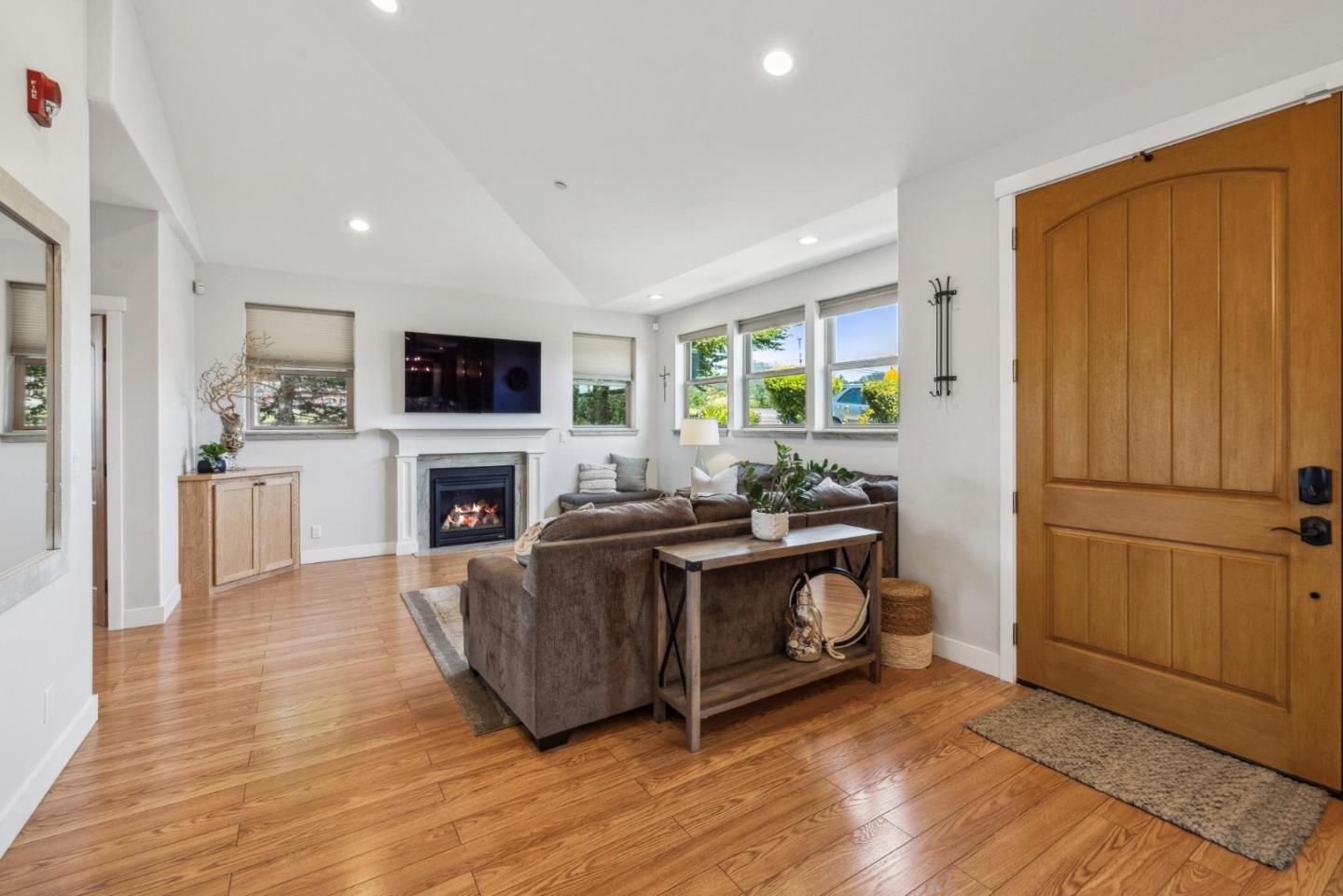 Detail Gallery Image 7 of 41 For 456 Grand Blvd, Half Moon Bay,  CA 94019 - 3 Beds | 2 Baths