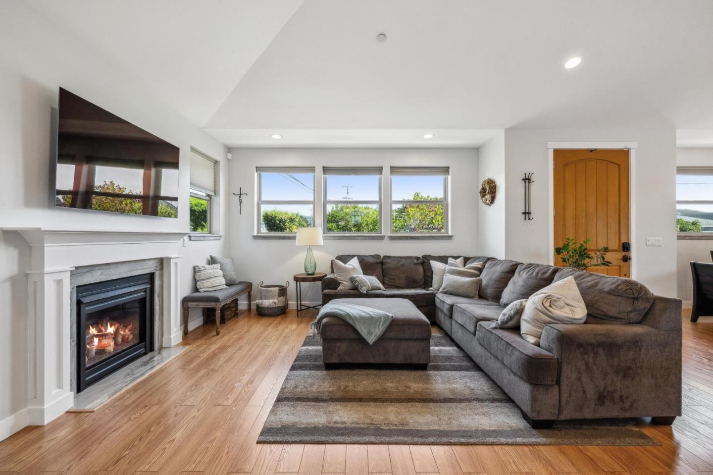 Detail Gallery Image 9 of 41 For 456 Grand Blvd, Half Moon Bay,  CA 94019 - 3 Beds | 2 Baths
