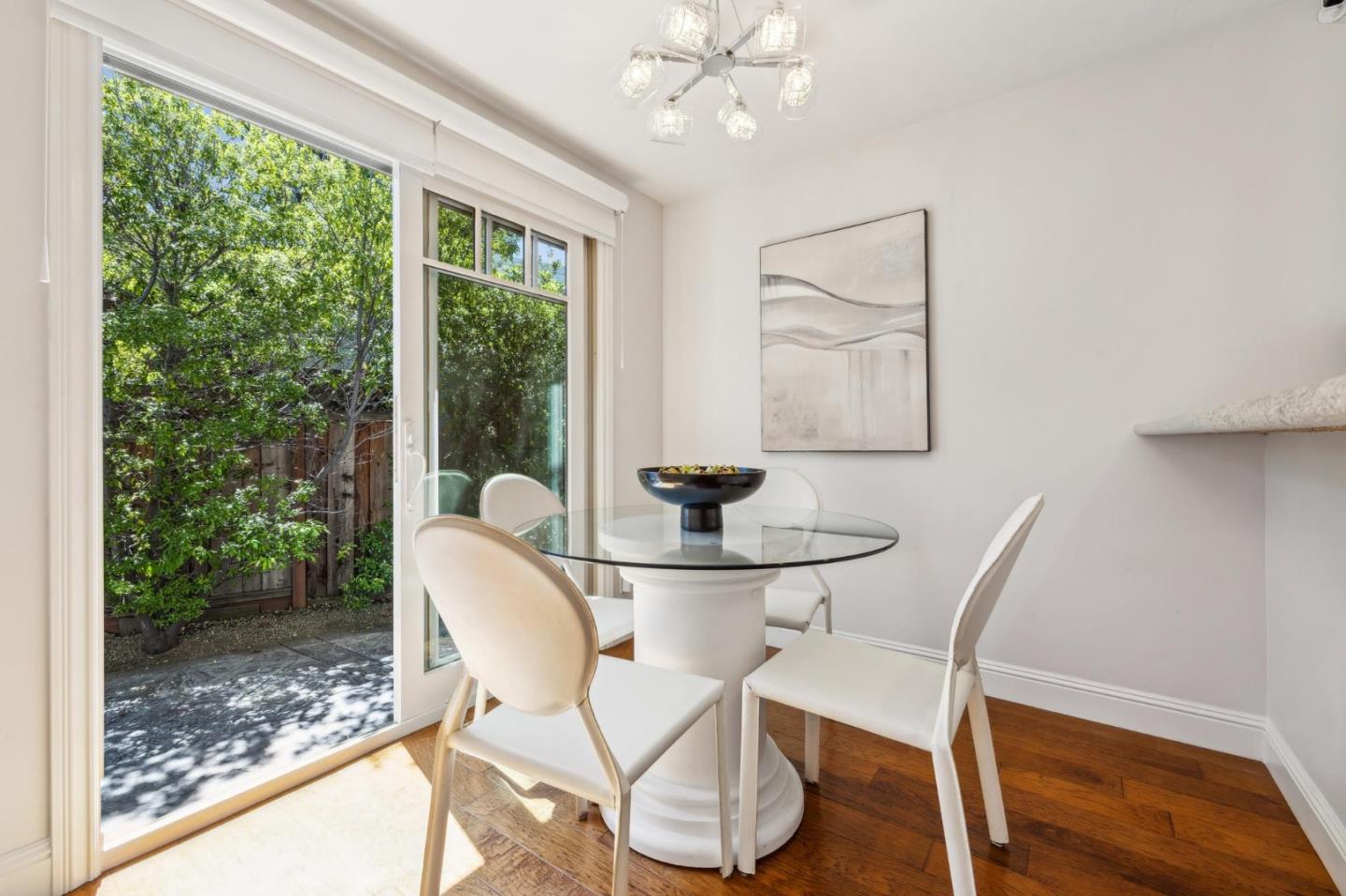 Detail Gallery Image 12 of 27 For 2628 Brewster Ave, Redwood City,  CA 94062 - 3 Beds | 3/1 Baths