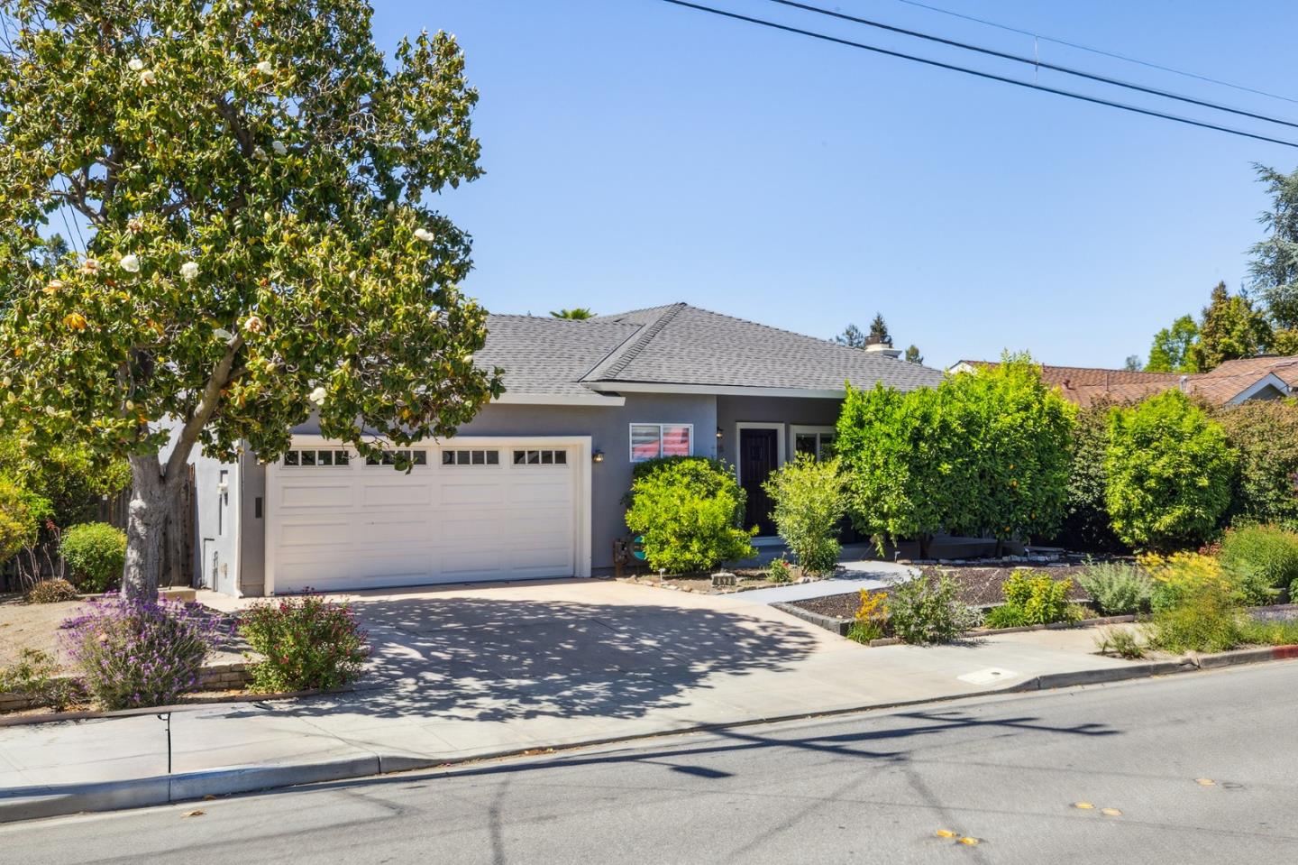 Detail Gallery Image 2 of 27 For 2628 Brewster Ave, Redwood City,  CA 94062 - 3 Beds | 3/1 Baths