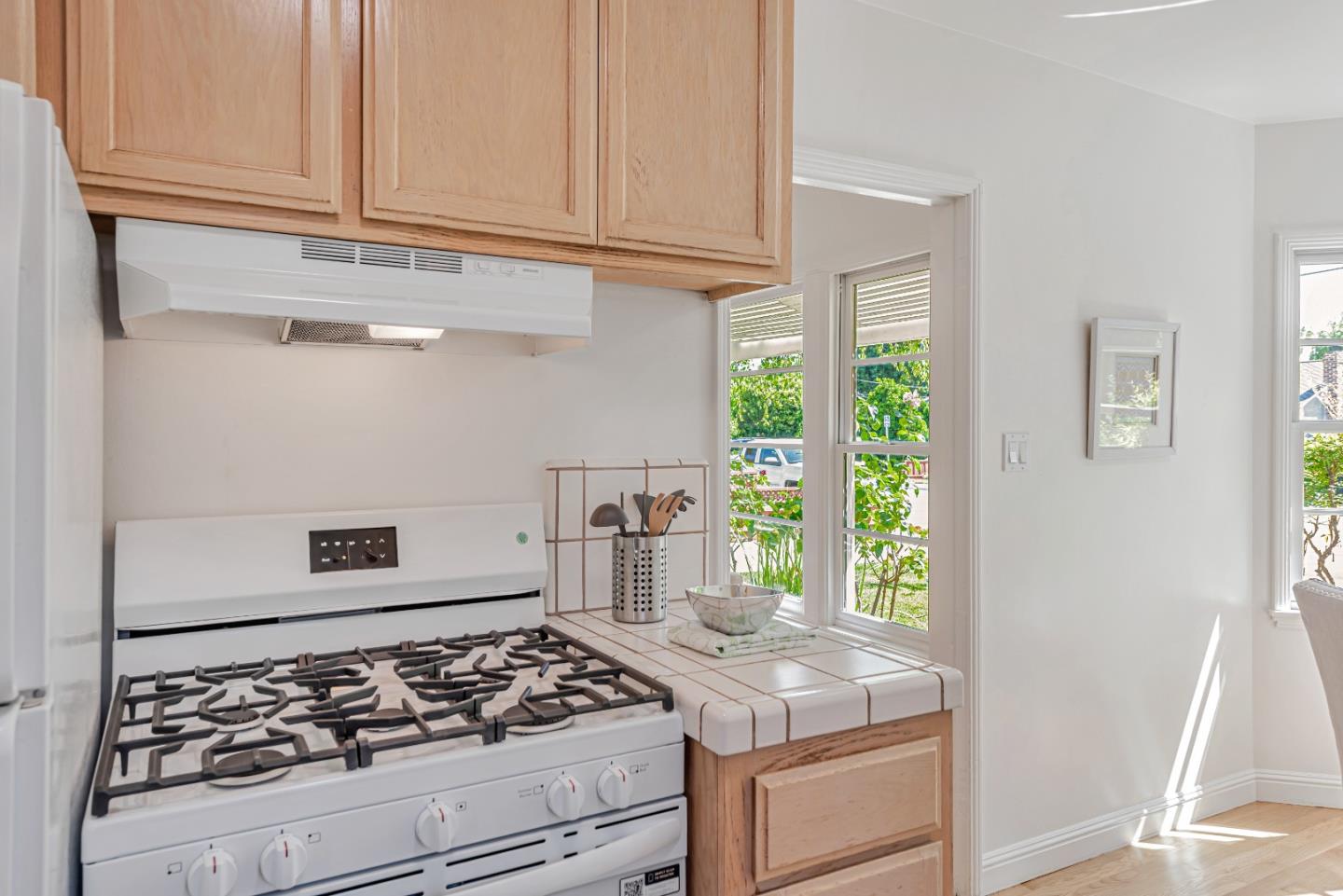 Detail Gallery Image 11 of 54 For 533 Flagg Ave, San Jose,  CA 95128 - 3 Beds | 1 Baths
