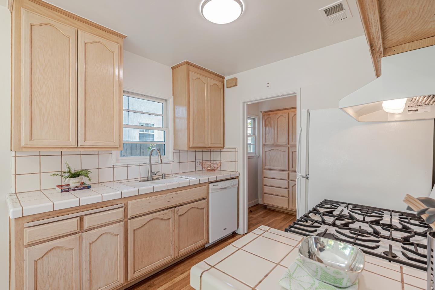 Detail Gallery Image 8 of 54 For 533 Flagg Ave, San Jose,  CA 95128 - 3 Beds | 1 Baths