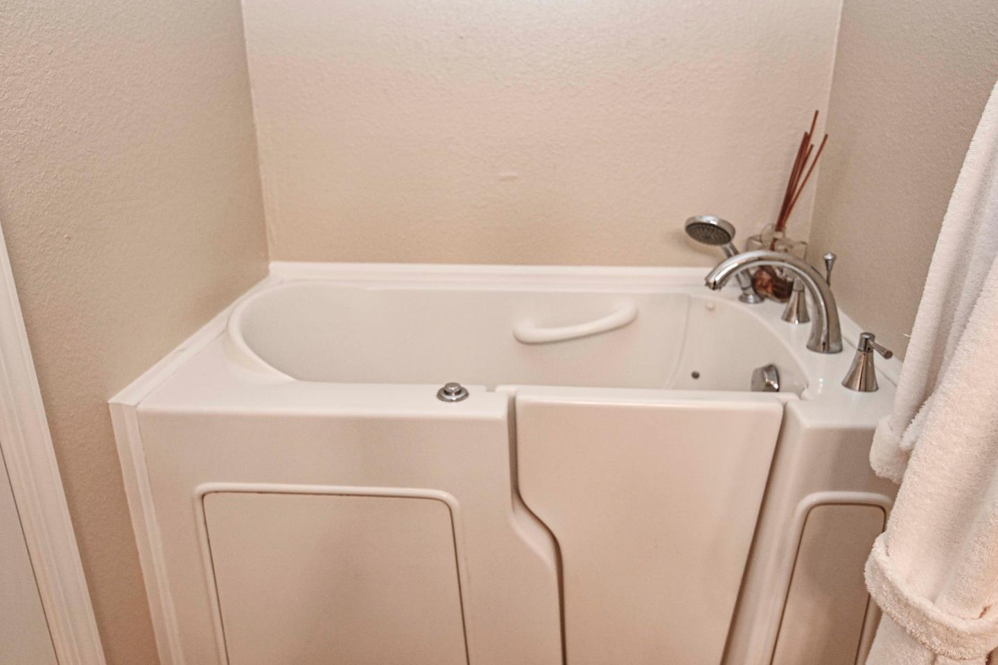 Detail Gallery Image 27 of 49 For 1924 Meridian Ave, San Jose,  CA 95125 - 2 Beds | 2/1 Baths