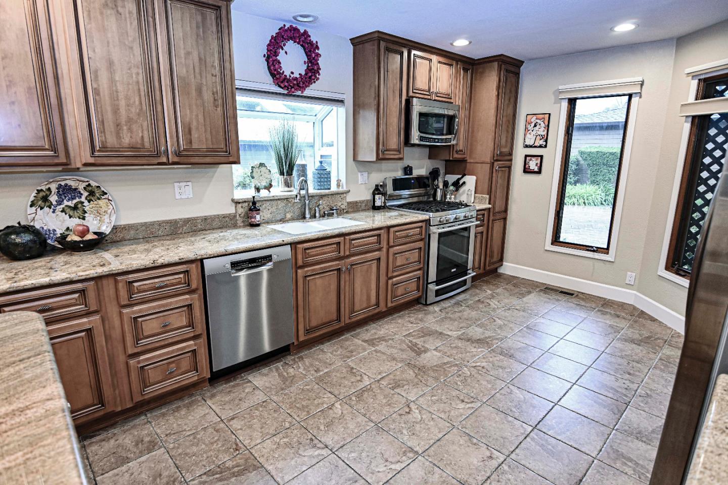 Detail Gallery Image 6 of 49 For 1924 Meridian Ave, San Jose,  CA 95125 - 2 Beds | 2/1 Baths