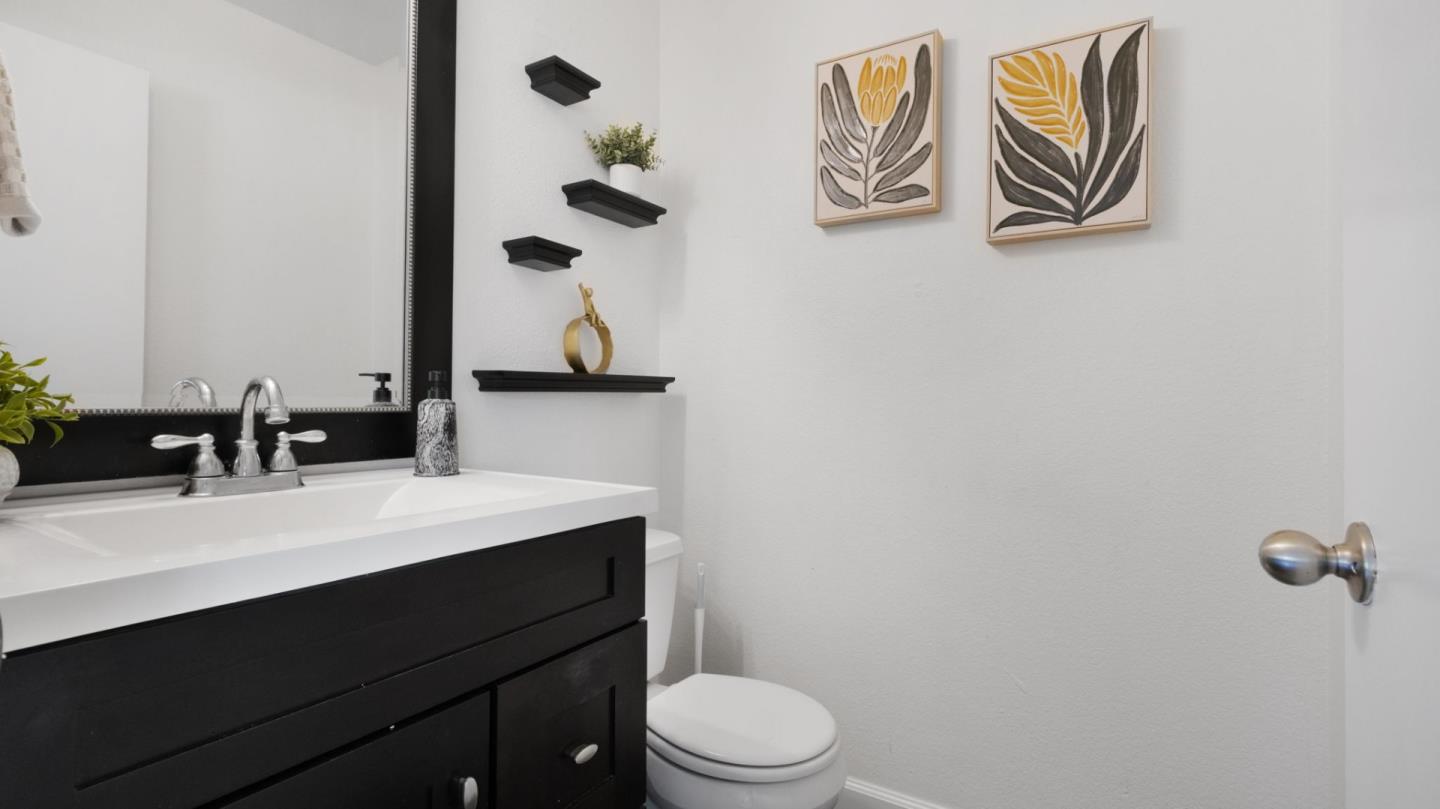 Detail Gallery Image 13 of 35 For 4930 Flat Rock Cir, San Jose,  CA 95136 - 3 Beds | 2/1 Baths