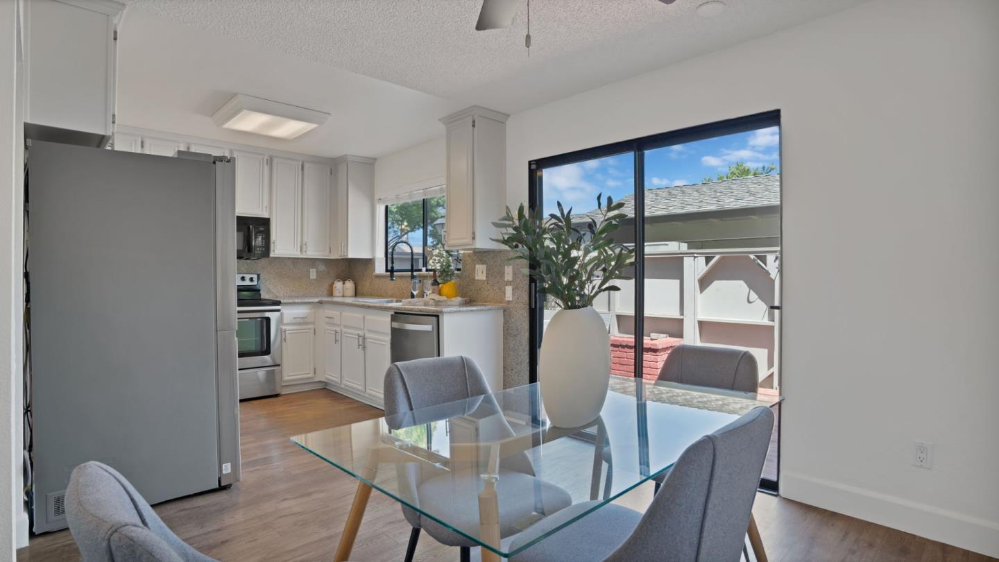 Detail Gallery Image 8 of 35 For 4930 Flat Rock Cir, San Jose,  CA 95136 - 3 Beds | 2/1 Baths