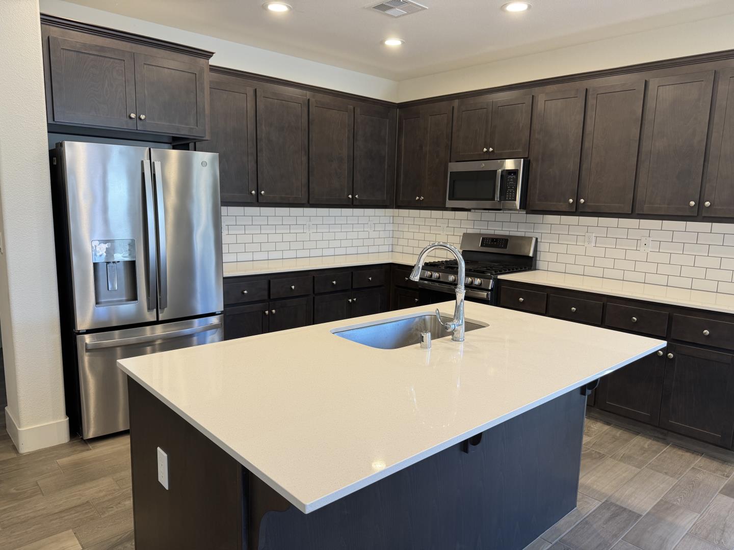 Detail Gallery Image 5 of 14 For 1101 Pearl Dr, Los Banos,  CA 93635 - 4 Beds | 2 Baths