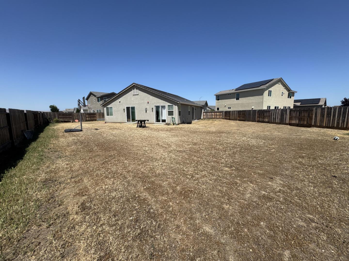Detail Gallery Image 9 of 14 For 1101 Pearl Dr, Los Banos,  CA 93635 - 4 Beds | 2 Baths