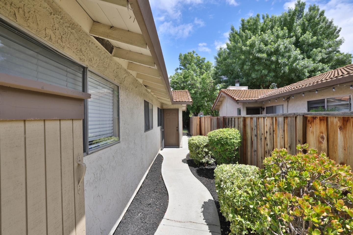 Detail Gallery Image 2 of 29 For 4648 Cherry Ave, San Jose,  CA 95118 - – Beds | – Baths