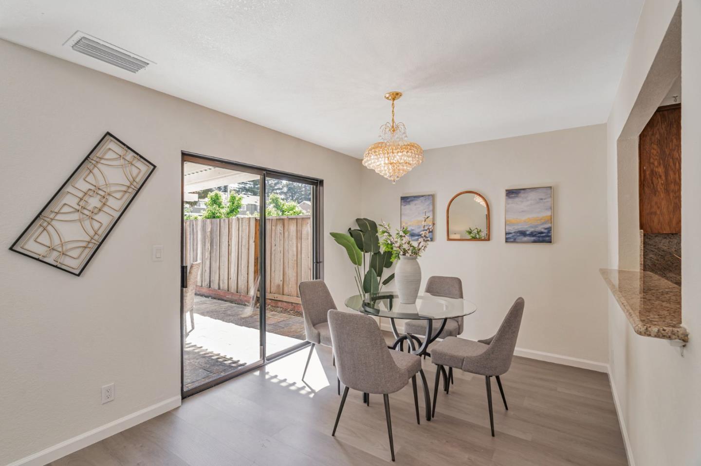 Detail Gallery Image 12 of 35 For 37993 Ponderosa Ter, Fremont,  CA 94536 - 3 Beds | 2/1 Baths