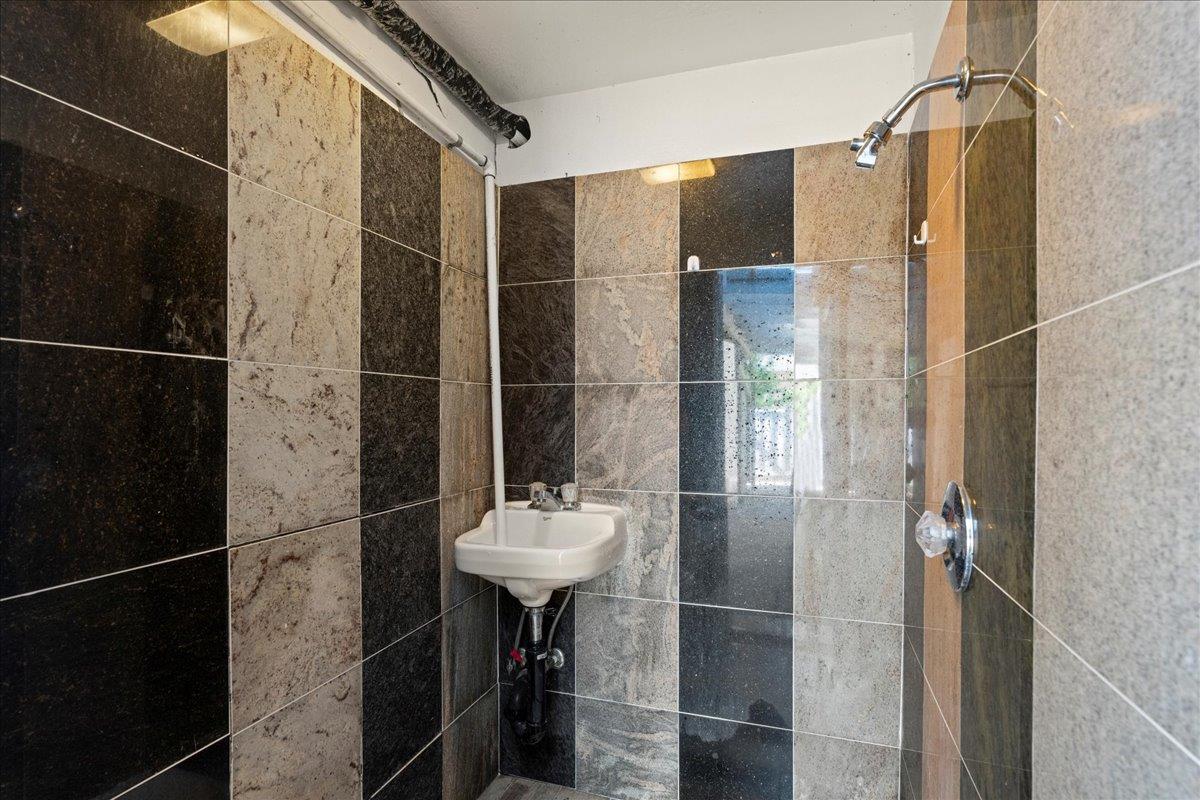 Detail Gallery Image 17 of 26 For 667 Los Padres Blvd, Santa Clara,  CA 95050 - 3 Beds | 3 Baths