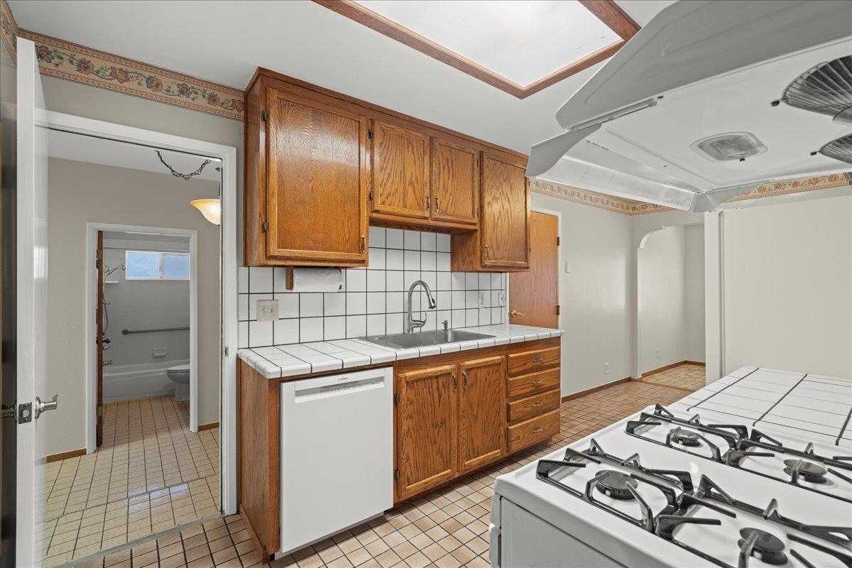 Detail Gallery Image 5 of 26 For 667 Los Padres Blvd, Santa Clara,  CA 95050 - 3 Beds | 3 Baths