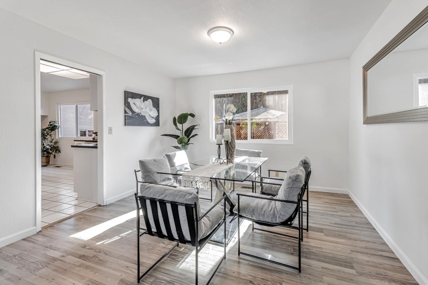 Detail Gallery Image 10 of 42 For 4131 Middle Park Dr, San Jose,  CA 95135 - 4 Beds | 2/1 Baths