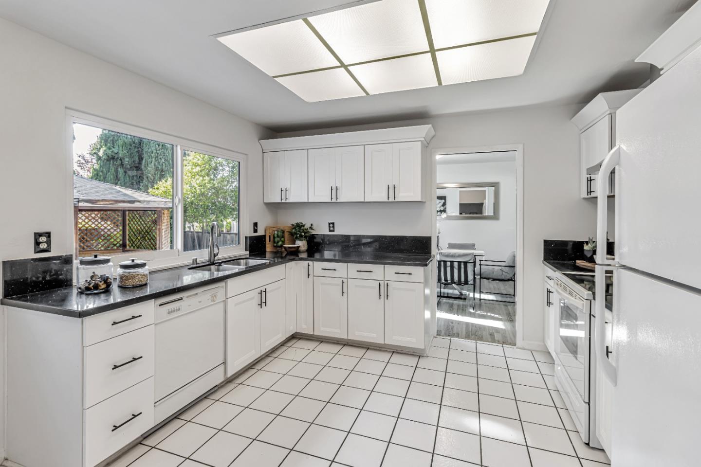 Detail Gallery Image 12 of 42 For 4131 Middle Park Dr, San Jose,  CA 95135 - 4 Beds | 2/1 Baths
