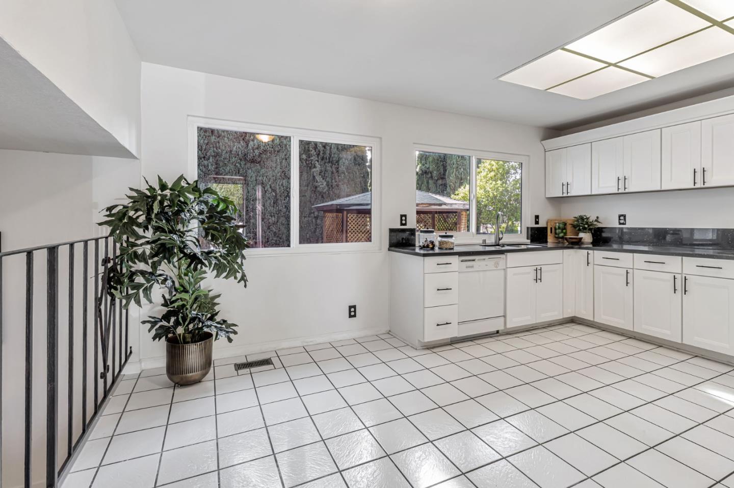 Detail Gallery Image 13 of 42 For 4131 Middle Park Dr, San Jose,  CA 95135 - 4 Beds | 2/1 Baths