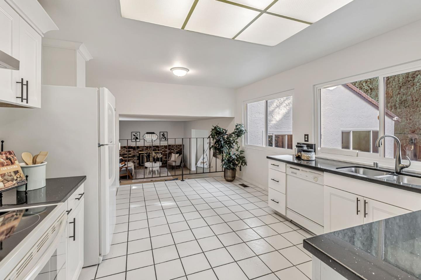 Detail Gallery Image 14 of 42 For 4131 Middle Park Dr, San Jose,  CA 95135 - 4 Beds | 2/1 Baths