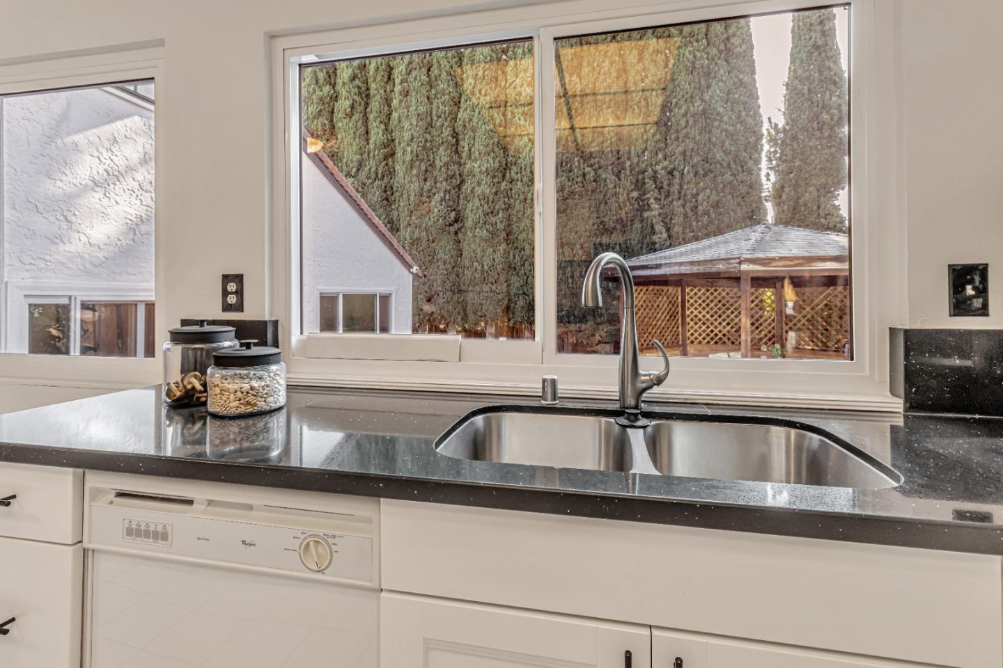 Detail Gallery Image 15 of 42 For 4131 Middle Park Dr, San Jose,  CA 95135 - 4 Beds | 2/1 Baths
