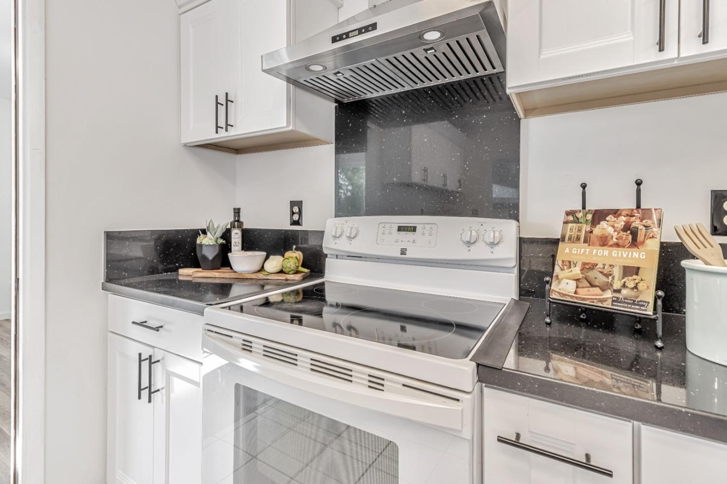 Detail Gallery Image 16 of 42 For 4131 Middle Park Dr, San Jose,  CA 95135 - 4 Beds | 2/1 Baths