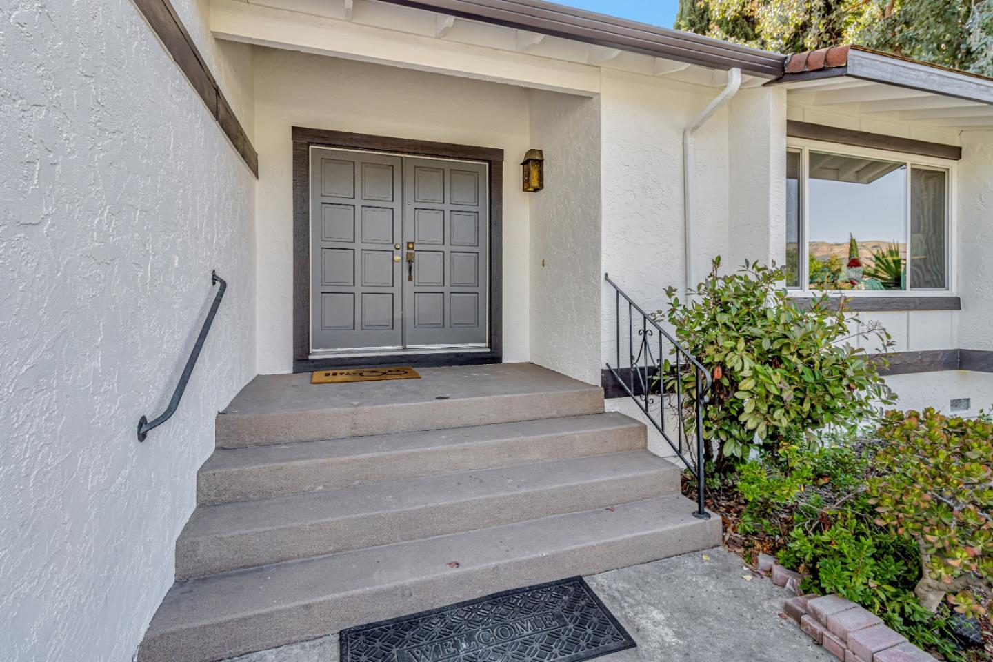 Detail Gallery Image 4 of 42 For 4131 Middle Park Dr, San Jose,  CA 95135 - 4 Beds | 2/1 Baths