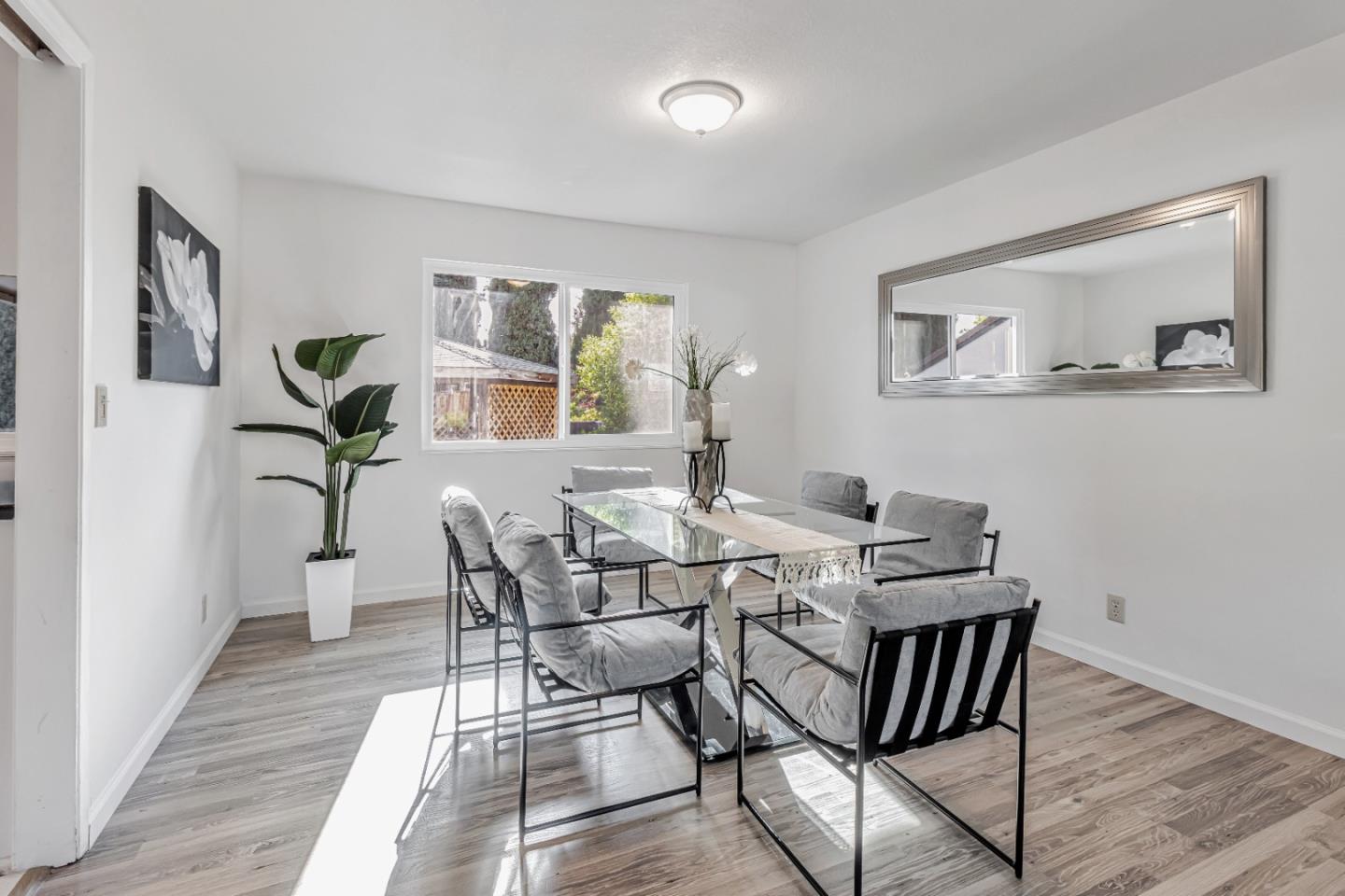 Detail Gallery Image 8 of 42 For 4131 Middle Park Dr, San Jose,  CA 95135 - 4 Beds | 2/1 Baths