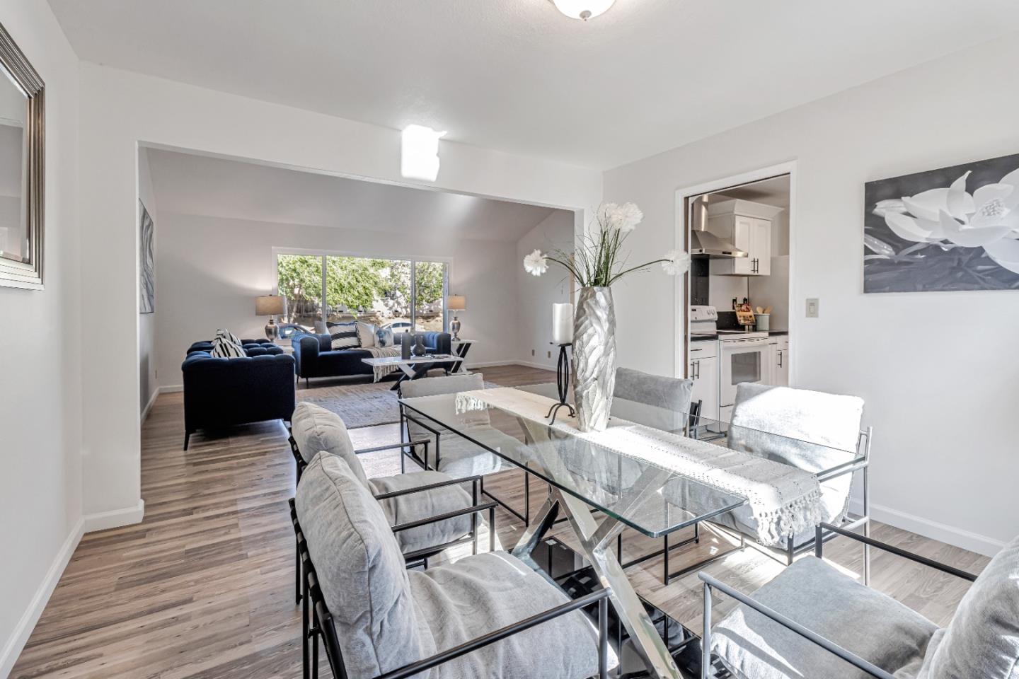 Detail Gallery Image 9 of 42 For 4131 Middle Park Dr, San Jose,  CA 95135 - 4 Beds | 2/1 Baths