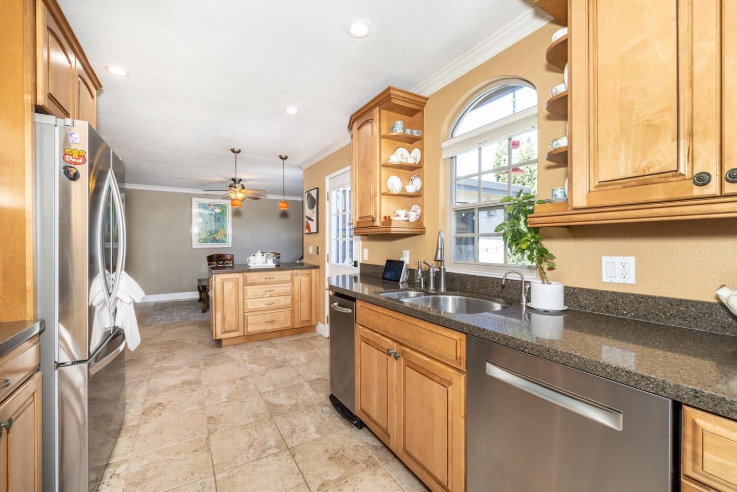 Detail Gallery Image 14 of 35 For 515 Lanyard Dr, Redwood Shores,  CA 94065 - 3 Beds | 2 Baths