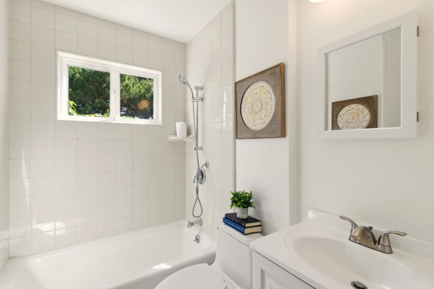 Detail Gallery Image 19 of 35 For 623 Bayview Ave, Millbrae,  CA 94030 - 3 Beds | 2 Baths