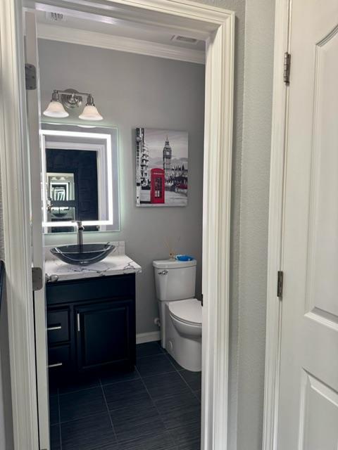 Detail Gallery Image 10 of 19 For 9582 Cherry Grove Cir, Sacramento,  CA 95829 - 5 Beds | 3/1 Baths