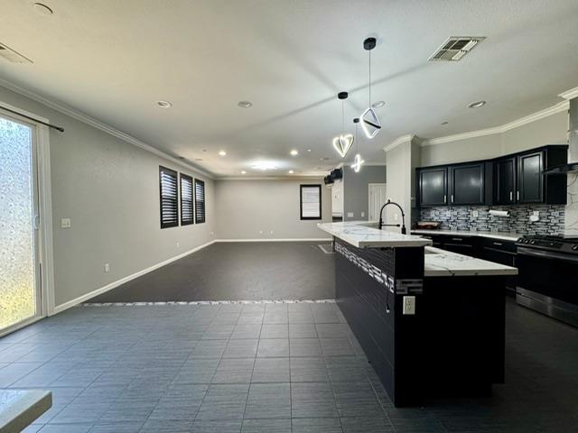 Detail Gallery Image 9 of 19 For 9582 Cherry Grove Cir, Sacramento,  CA 95829 - 5 Beds | 3/1 Baths