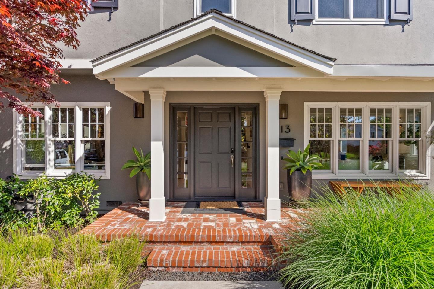 Detail Gallery Image 10 of 70 For 113 Wildwood Ave, San Carlos,  CA 94070 - 5 Beds | 3 Baths