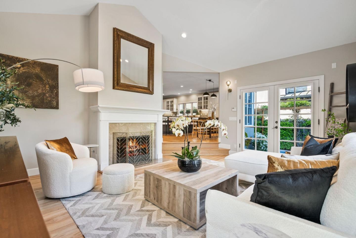 Detail Gallery Image 20 of 70 For 113 Wildwood Ave, San Carlos,  CA 94070 - 5 Beds | 3 Baths