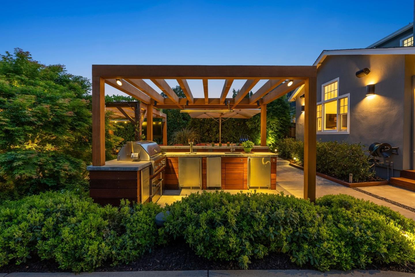 Detail Gallery Image 4 of 70 For 113 Wildwood Ave, San Carlos,  CA 94070 - 5 Beds | 3 Baths