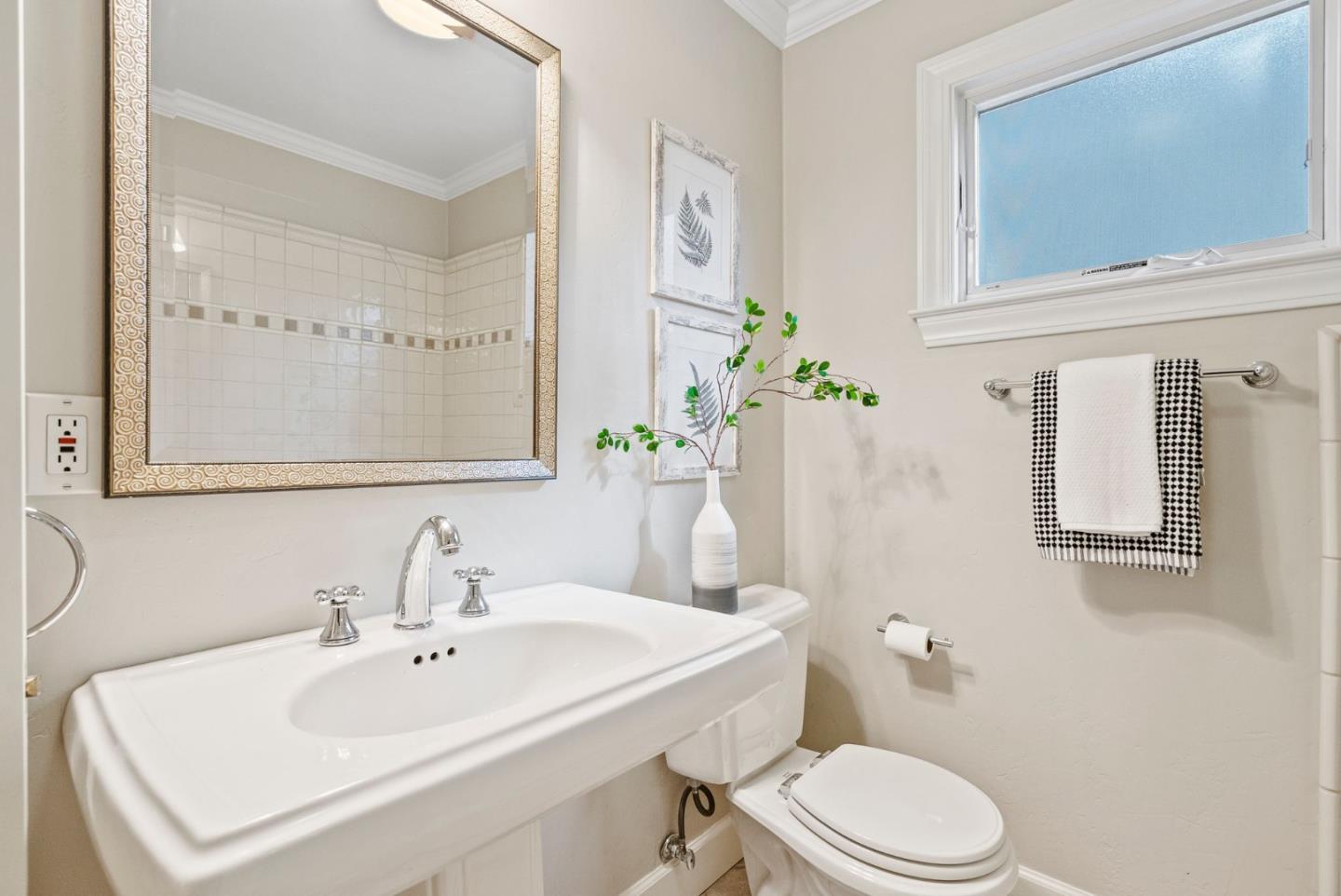 Detail Gallery Image 43 of 70 For 113 Wildwood Ave, San Carlos,  CA 94070 - 5 Beds | 3 Baths