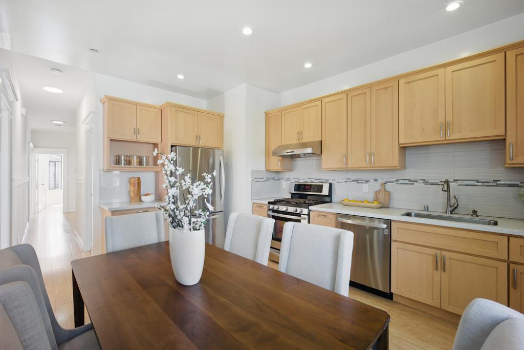 Detail Gallery Image 10 of 34 For 126-128 Lisbon St, San Francisco,  CA 94112 - – Beds | – Baths